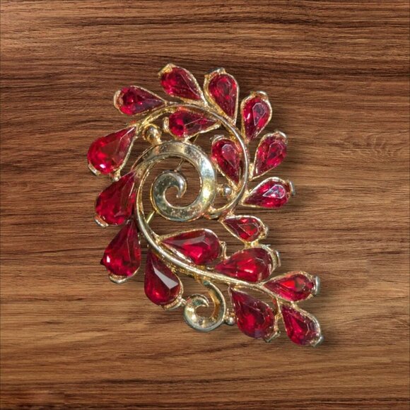 Vintage Crown Trifari  Brooch With Red Rhinestones Floral Swirl Design 2 Inches - Picture 2 of 7